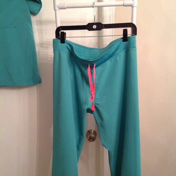 EUC Figs Technical Collection Scrubs Set Pants Shirt Top Seafoam Green Blue L - Picture 3 of 10